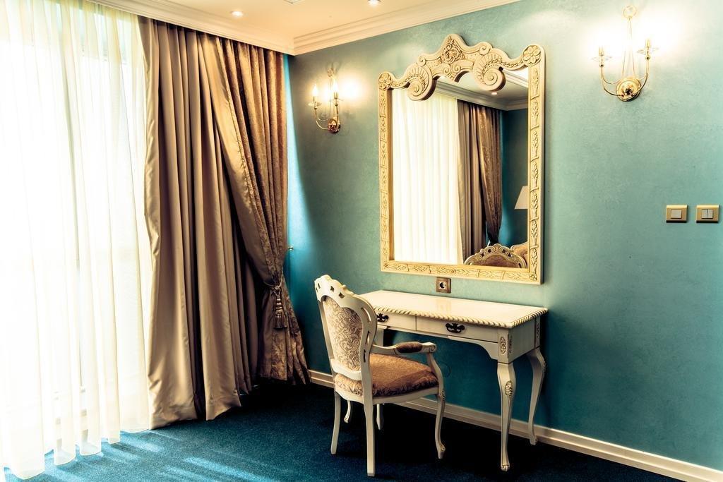Caspian Riviera Grand Palace Hotel Aktau (Mangystau) Exterior foto A dressing table