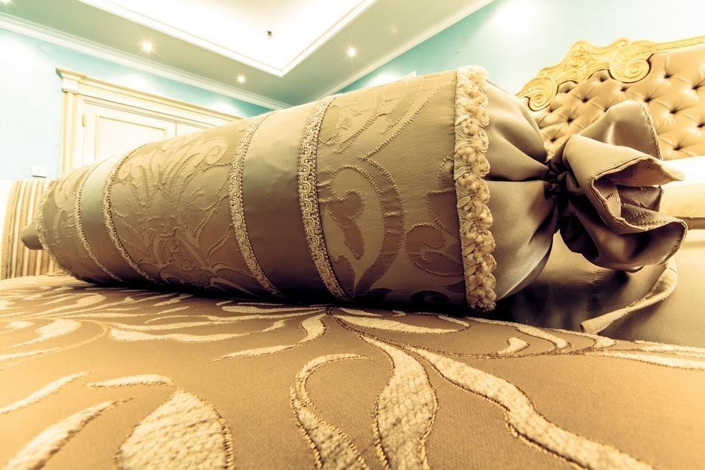 Caspian Riviera Grand Palace Hotel Aktau (Mangystau) Exterior foto A rolled carpet