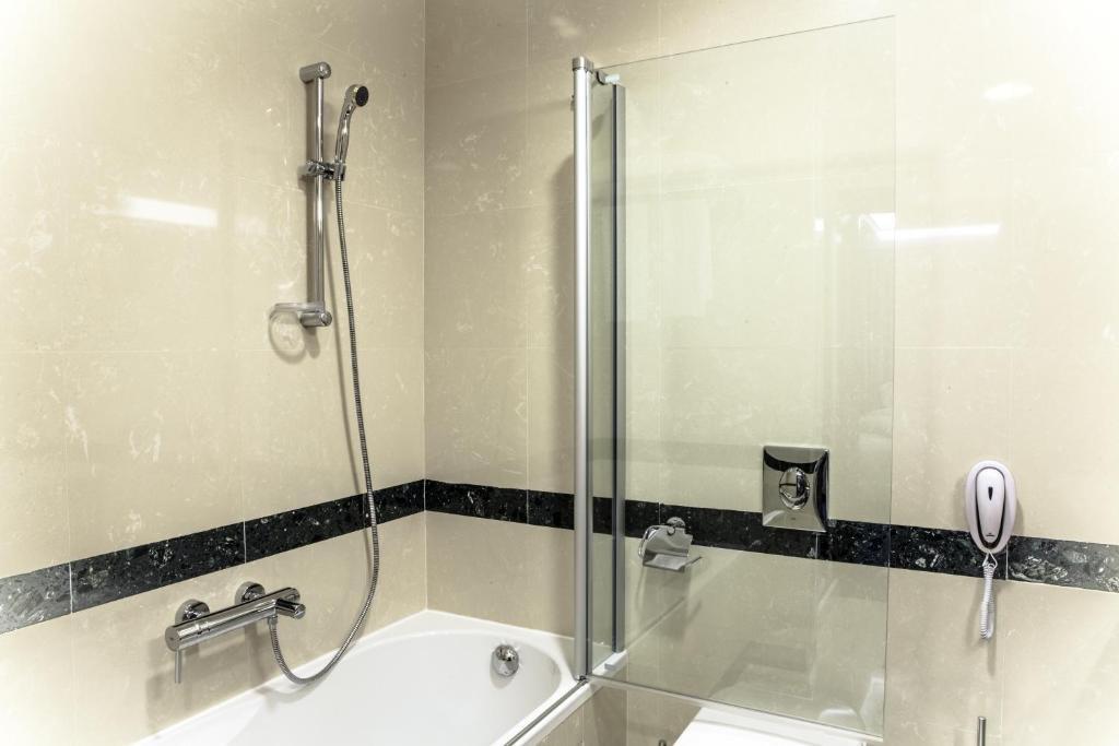 Caspian Riviera Grand Palace Hotel Aktau (Mangystau) Exterior foto A shower bath