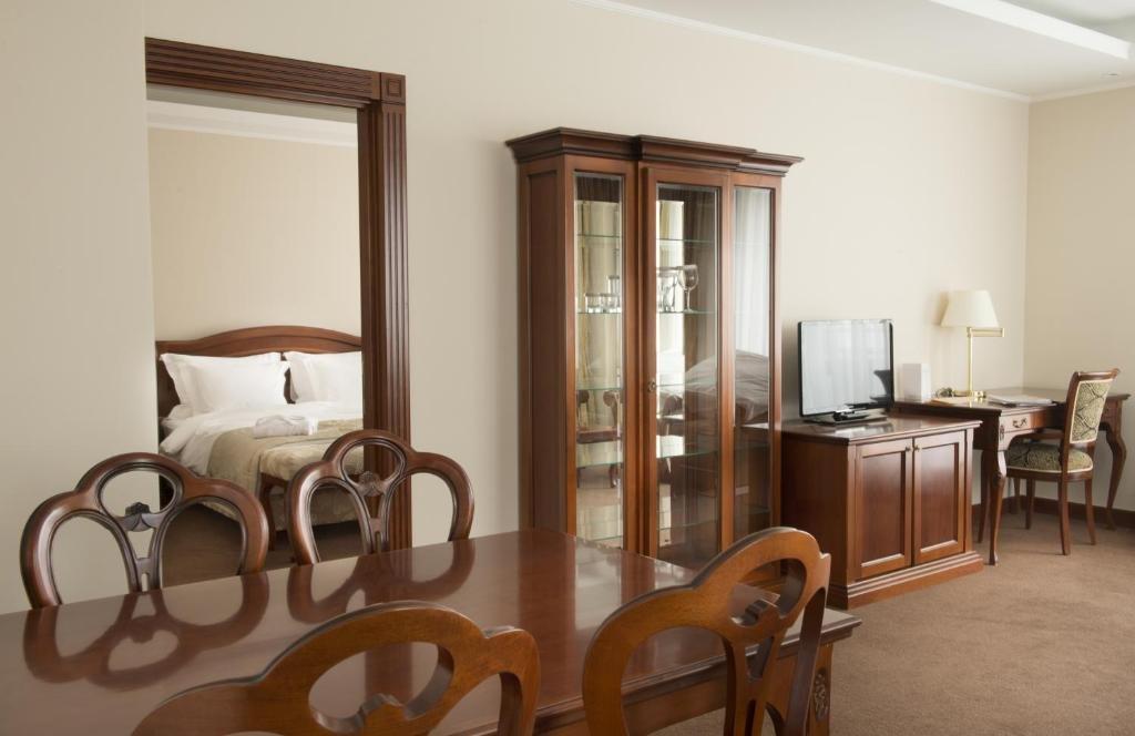Caspian Riviera Grand Palace Hotel Aktau (Mangystau) Exterior foto A typical room at the hotel