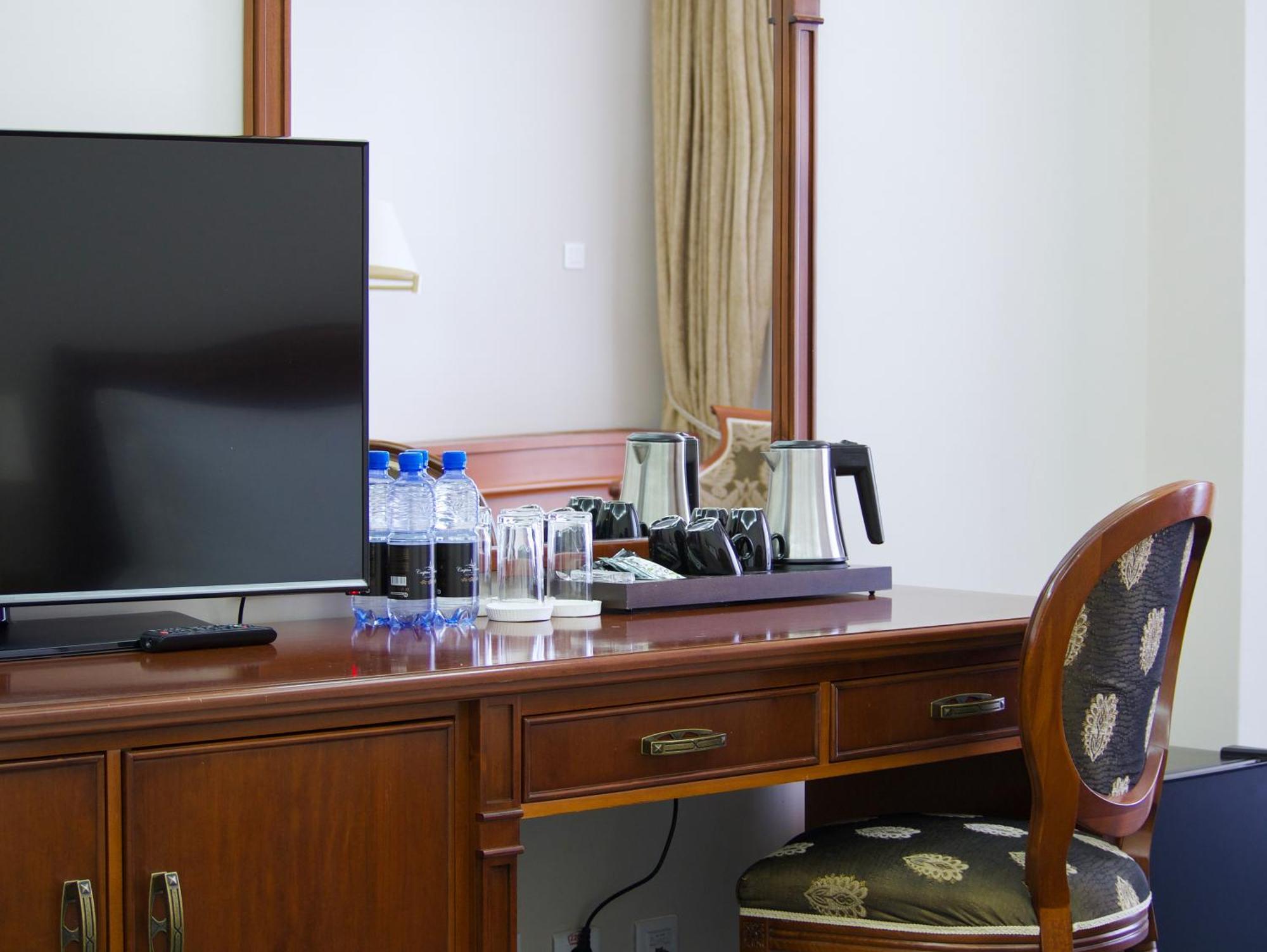 Caspian Riviera Grand Palace Hotel Aktau (Mangystau) Exterior foto A hotel room in the hotel