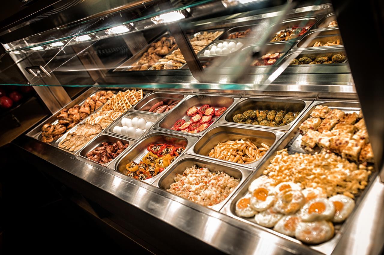 Caspian Riviera Grand Palace Hotel Aktau (Mangystau) Exterior foto A selection of dim sum at a restaurant in London