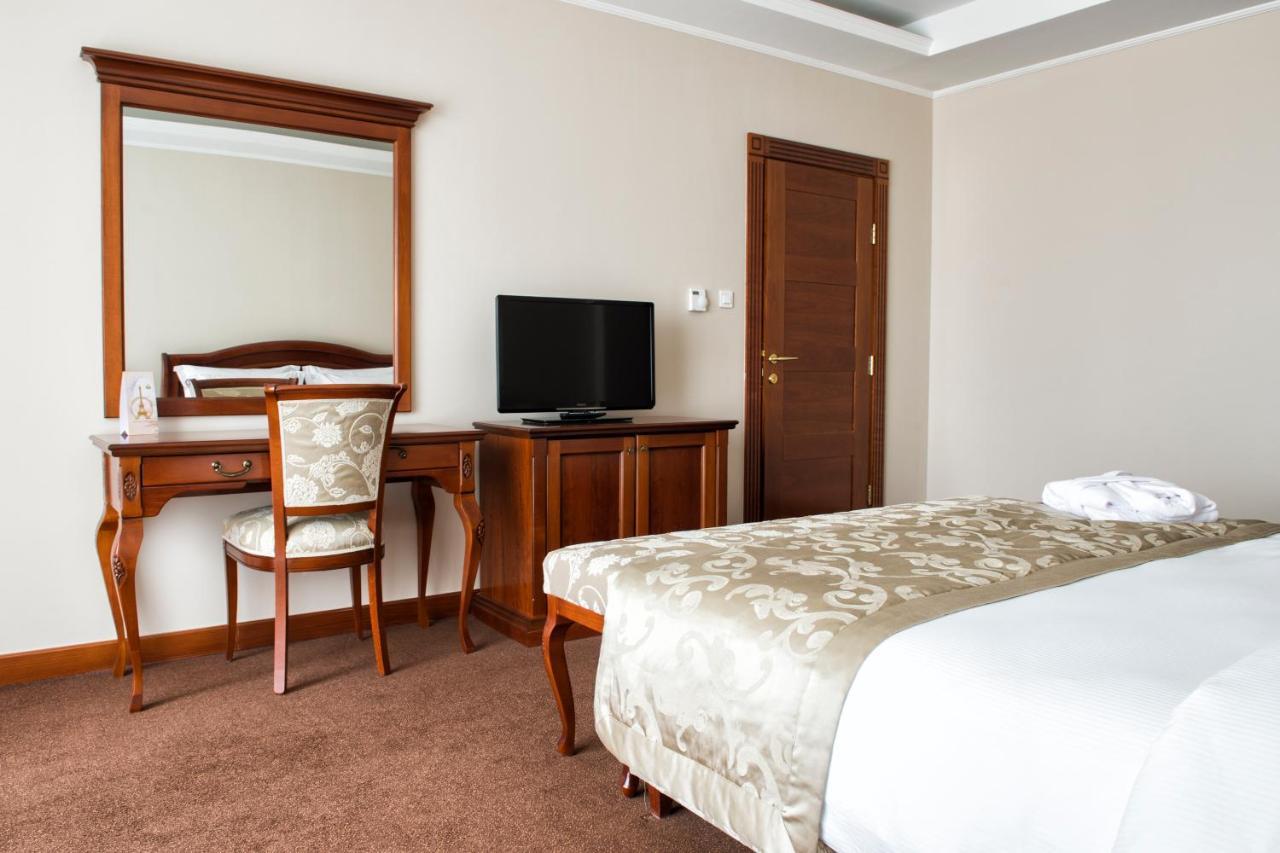 Caspian Riviera Grand Palace Hotel Aktau (Mangystau) Exterior foto A room at the hotel